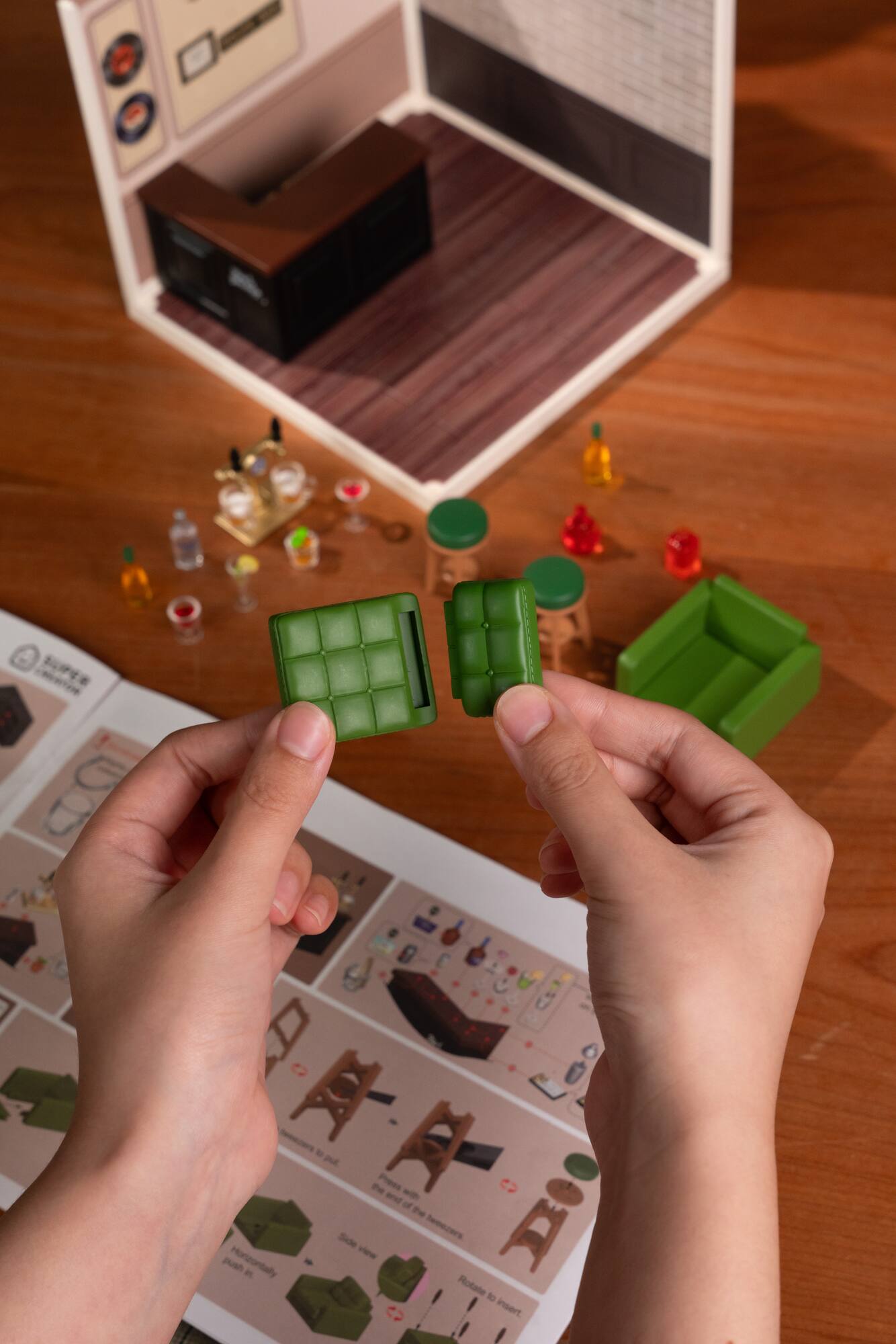Rolife® Super Creator Leisurely Cheers Bar DIY Miniature Kit